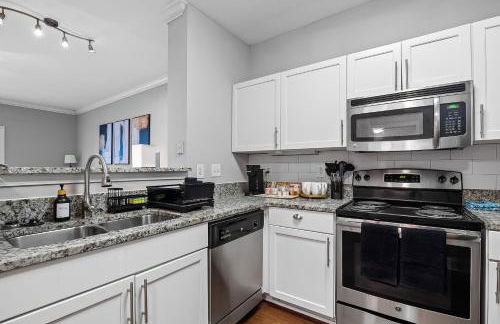 Luxury King Bed Suite - Pool - Gym - Parking - Foto 9