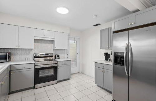 Solar Heated Pool Spa Tiki Hut Huge Backyard Hammock Retro Bikes - Foto 24