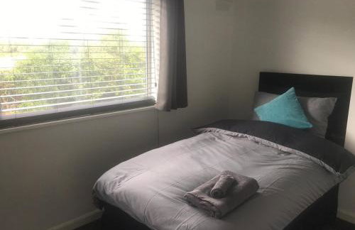 Quiet 2-Bed with Private Garden and Drive - Foto 25