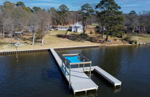 Lakefront House with Boat Dock, BBQ in Peaceful Flint - Foto 13