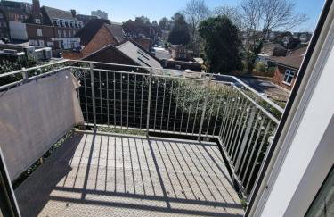 Lovely 2 bedroom flat in North West London - Photo 12