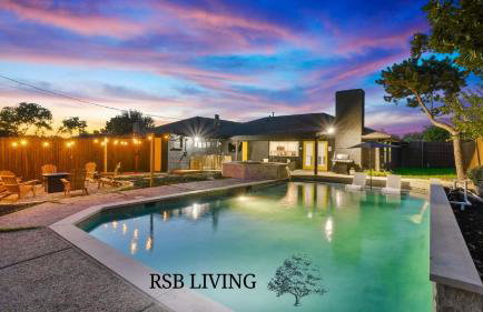 Posh 6BR 2,5BA Holiday Home with Pool, Media-Game Room & Hot Tub - Foto 1