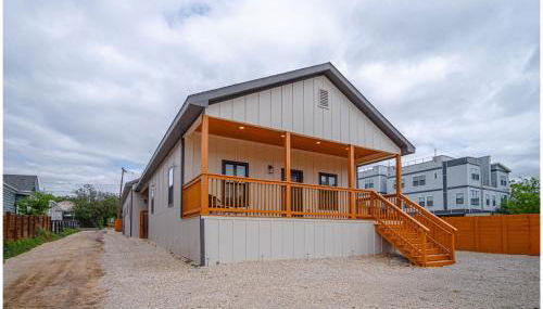 3BR-2BA Cityscape Haven with Panoramic Tower View - Foto 3, Other