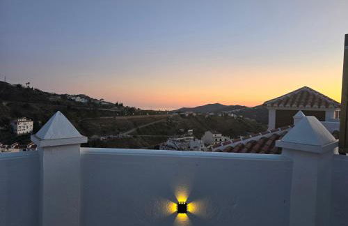 Casa Lidia, bonito y cómodo ático con rooftop privado, impresionantes vistas mar, montaña y jacuzzi - Foto 27