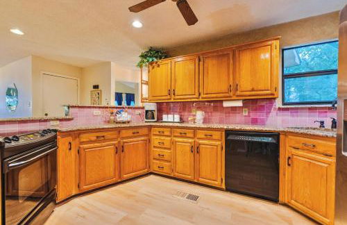 Retro Retreat - Fire Pit, Billiards, Media Room, Games - Photo 33