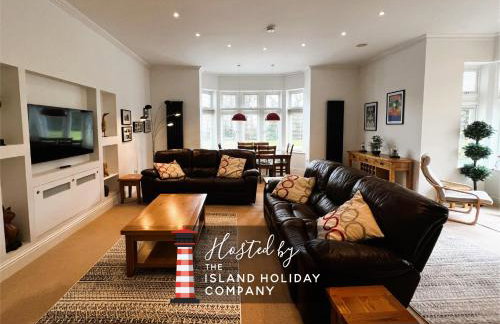2 Shanklin Manor - Ground Floor apartment overlooking Park in Shanklin Old Village - Photo 1