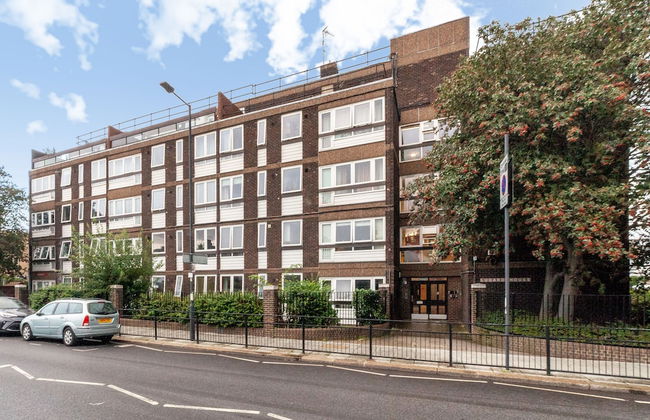 High-End 2 Bed Flat near Westfield London - Photo 26