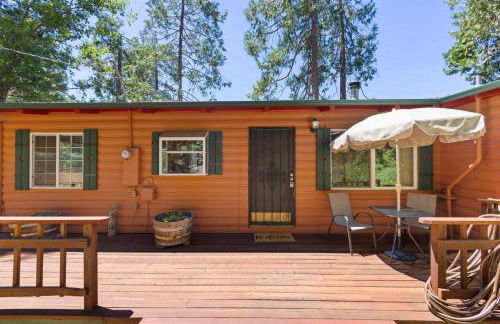 Red Cabin in Twain Harte - King bed - Photo 16