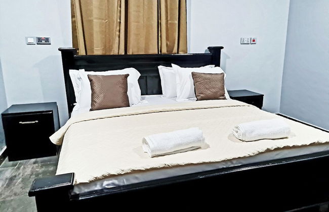 Modern Comfy & Quiet Close to Highway - Photo 3