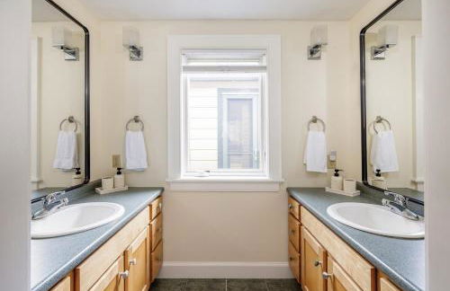 Sleeps 16-Hottub-Sauna-Pet Friendly-7 Min to Ski - Foto 16