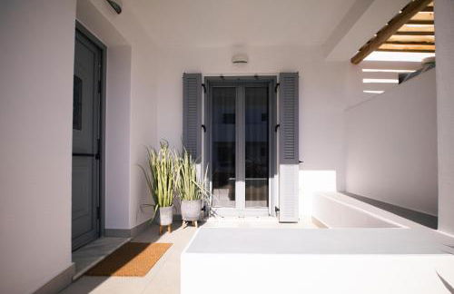 Kotinos Luxury Suites - Photo 18