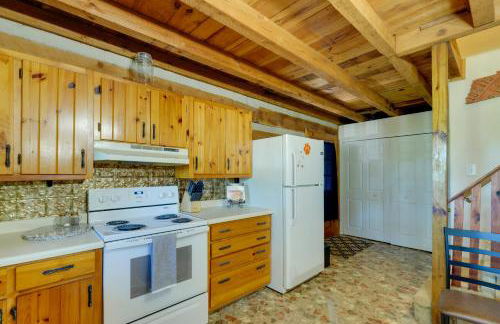 Relax By the Fire Family Gem with Porch in Afton! - Foto 13