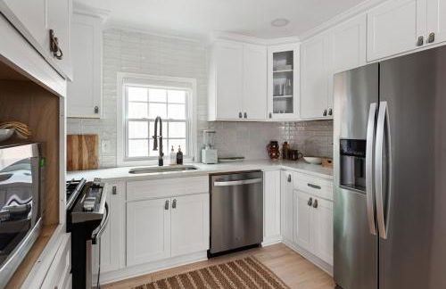 Bright and Stylish Historic Grant Park Retreat - Photo 13