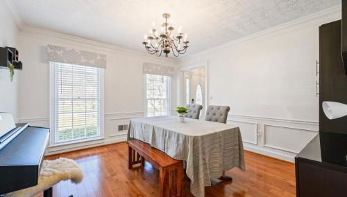 2 Story Home With Sunroom & Cozy Deck Close To KSU - Foto 3