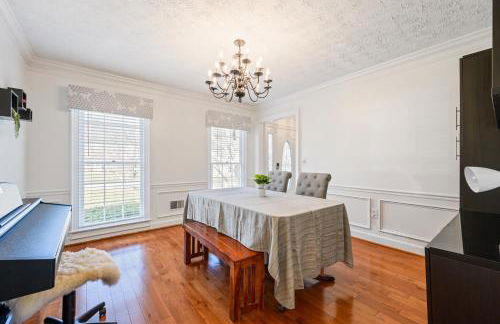 2 Story Home With Sunroom & Cozy Deck Close To KSU - Foto 3