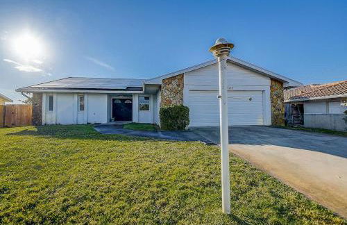 Family Waterfront 4BR Home Heated Pool Private Pier - Photo 43