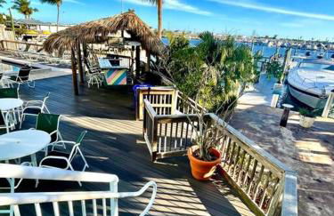Aruba - Downtown Waterfront 2x2 Dock & Pool Pet-Friendly - Photo 23