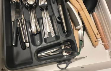 Double bed Quinton ,Studio Fast WiFi,Netflix, No deposit Required - Foto 17