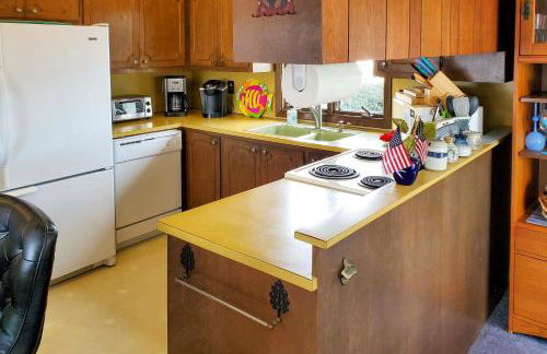 Rhode Island Oceanview Retreat Walk to Shore! - Foto 11