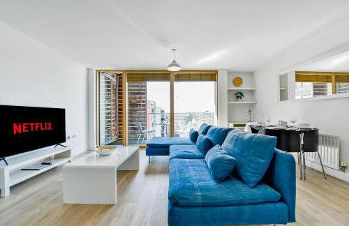 The Vizion serviced apartments from Pincott Properties - free parking, private balcony, and WiFi - Photo 13