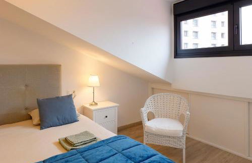 Ático con terraza en playa de San Lorenzo - Foto 18