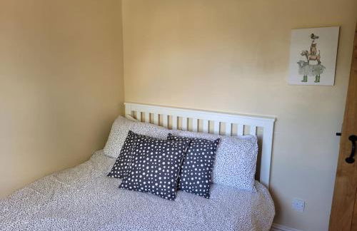 Two Bedroom Cottage (rural setting with good Access links) - Photo 5