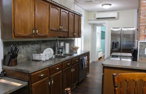 Newly Renovated Historic 6-Bedroom Manor, Where Timeless Elegance Meets Modern Luxury - Foto 5