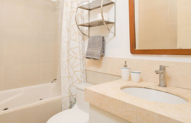 GLOBALSTAY. Ocean View Apartments. Pool. Gym - Photo 23