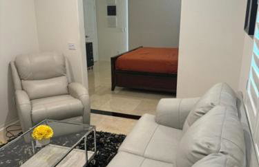 Elegant Retreat with Private Luxurious Gen Suite - Foto 46