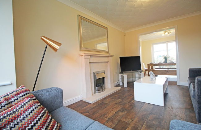 3 Bedroom Holiday Home With River Views - Photo 13