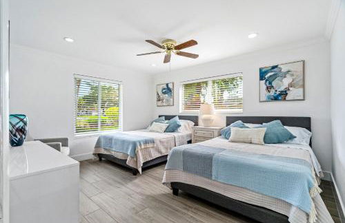 Spacious 4BR/3BA pool home, stylishly decorated - Foto 45