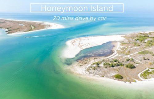 NEW Steps to Downtown - 7 Mins to Beach & Free Parking - Foto 64