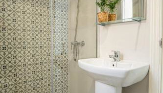 Stay U-nique Apartment Plaza del Patrocinio - Foto 5, Shower