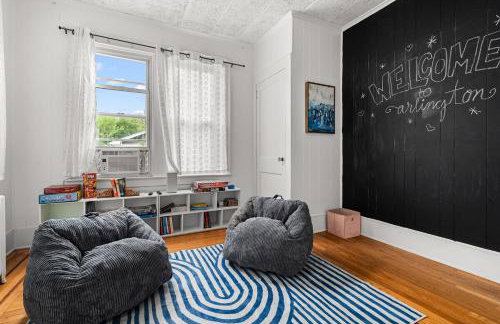 Charming 4BR Retreat in Arlington Sleeps 12 NearDC - Foto 33