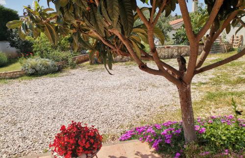 Romantic Apartment Flower - Photo 27