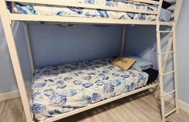 5 Mins from beach and has pool, hot tub, games, pet friendly - Foto 31