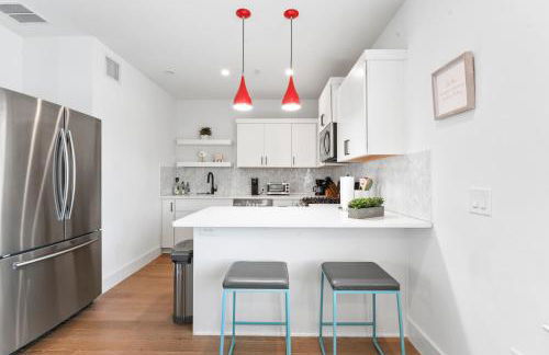 Luxe East Downtown 3BR Condo, Walk to Bars, Restaurants, Shops - Foto 26