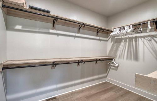 6BR Lakefront Private Dock & Bonfire Sleeps 12 - Foto 19