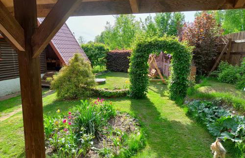 Leszczynowy domek nad jeziorem - Foto 15