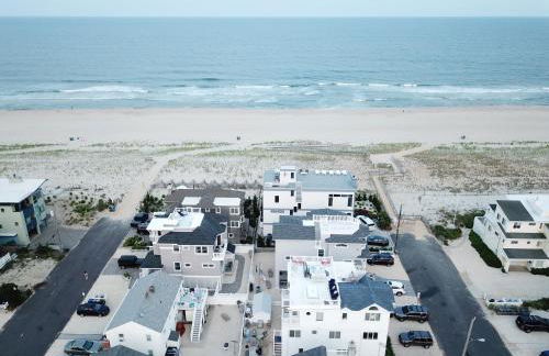 Beach House Retreats 6-just 30 Steps from the Beach with Rooftop Hot Tub and Gourmet Kitchen - Foto 16