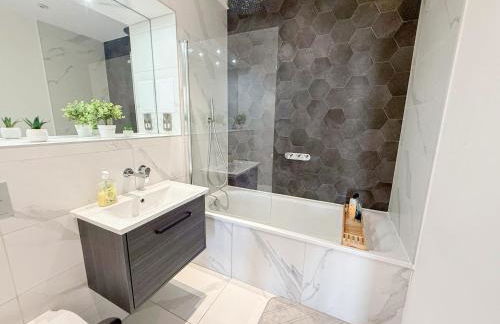 Lux 3-Bedroom Penthouse in Battersea with 3 Private Balconies near Clapham , Nine Elms by NourNest Apartments - Foto 20