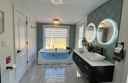 Catskills Escape Hot Tub Massage Chairs & Games - Foto 6