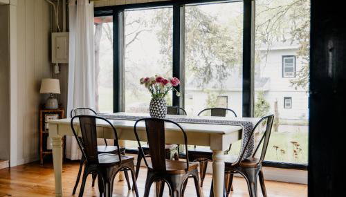 Charming Cabin with Hot Tub & Fire Pit - Foto 5