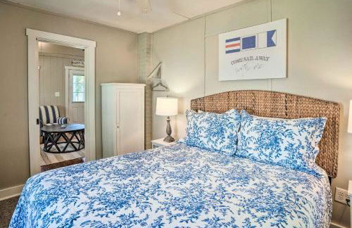 Chic Cottage with Private Yard Steps to Beach! - Foto 16