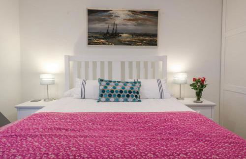 Bucket and Spades- Right on the Beach - Foto 49