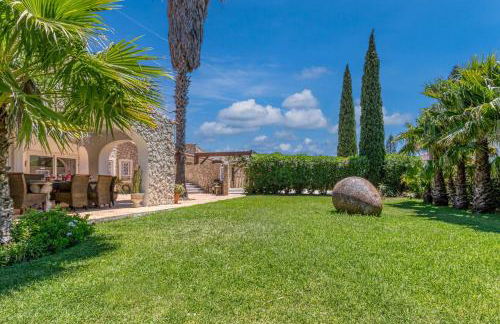 Golfinhos - MAGNIFICENT & SPACIOUS 5 BEDROOM VILLA - Foto 118