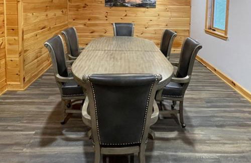 Nature lovers dream! Steps from fishing plus 140 acres of hiking! 4 Bedroom Home by RedAwning - Foto 50