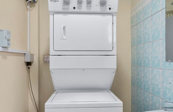 Your quaint home just steps from beach - Foto 22