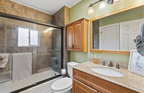 Pet Friendly 2 King Beds AF Academy Sleeps 12 - Foto 18