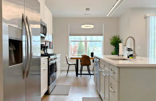 4BR Townhouse with Lake View & Parking - Sleeps 10 - WV rep 3 - Foto 12